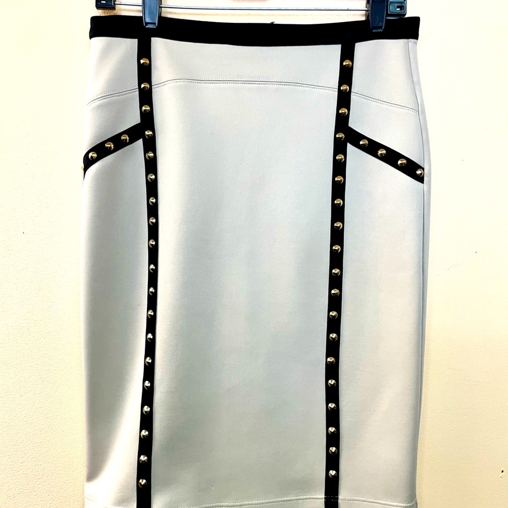 • Beautiful skirt